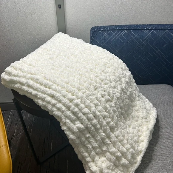 Chenille chunky blanket- handmade 🤍